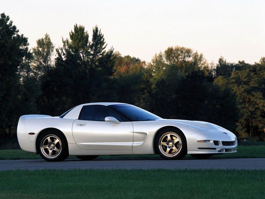 Chevrolet Corvette Z06 White Shark Concept '2002